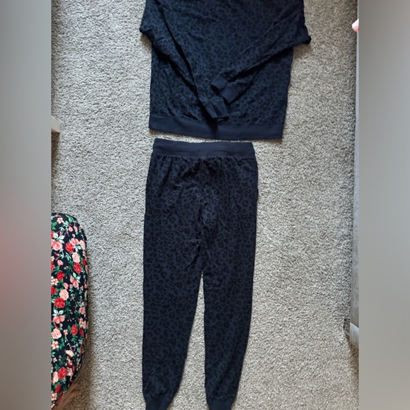 VS Pink Lounge Set - Picture 8 of 10